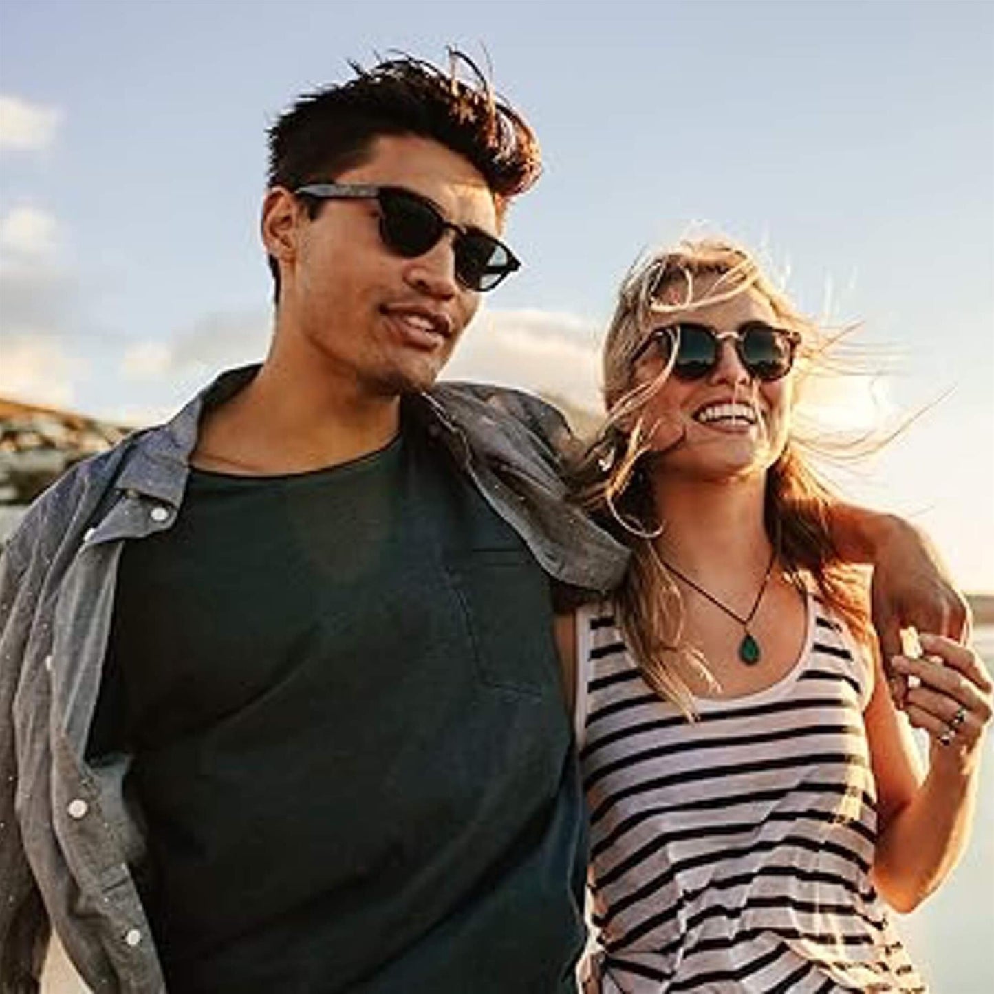 Riemann P20 Sensitive Skin SPF 30 lifestyle image of a couple outdoors enjoying long-lasting 10-hour sun protection