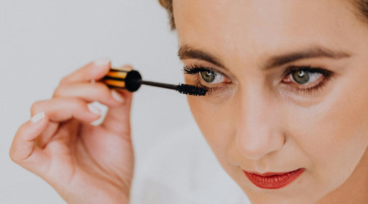 Should an Older Woman Wear Mascara on Bottom Lashes - Expert Tips for Timeless Eyes