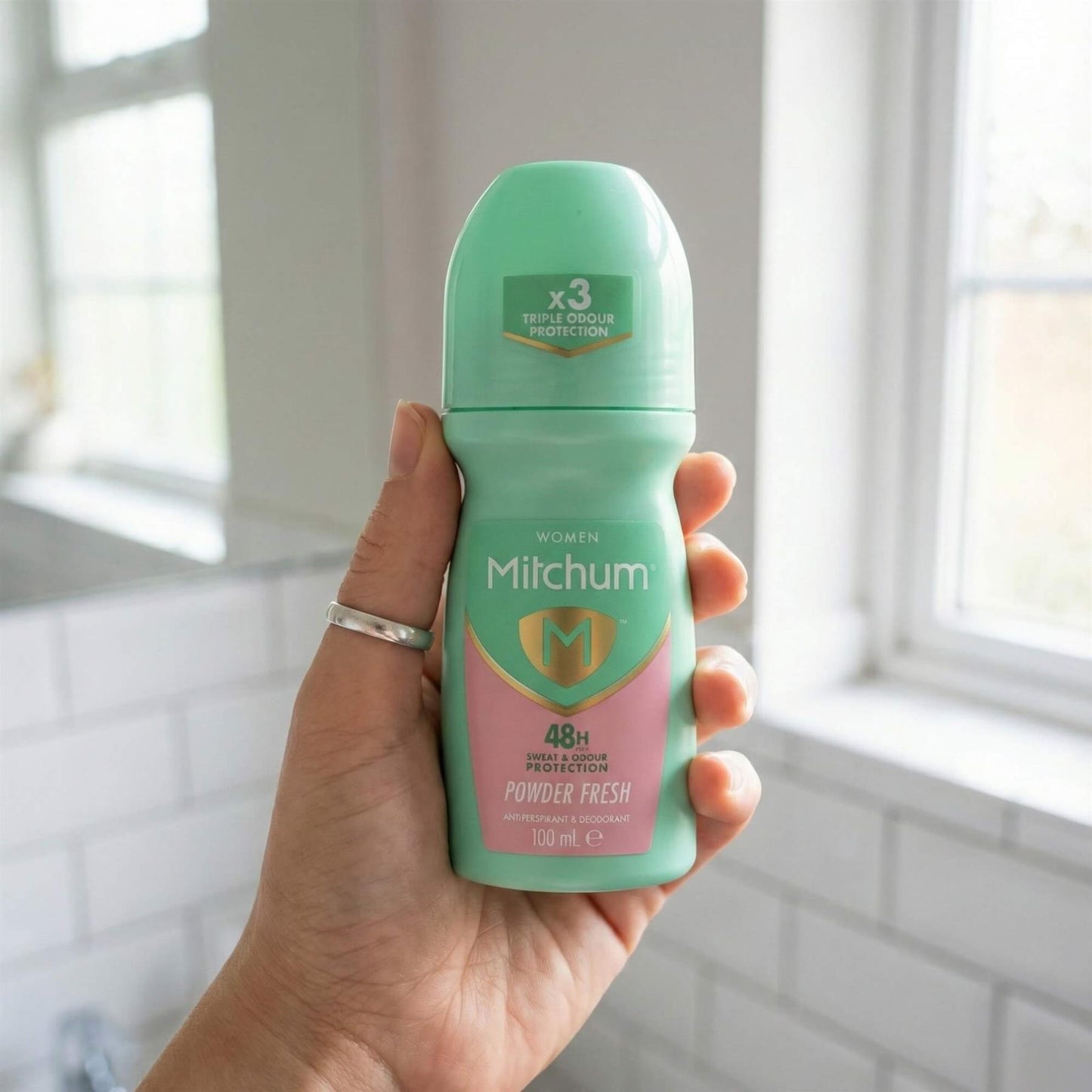 Mitchum Anti Perspirant Roll On for Her - Powder Fresh