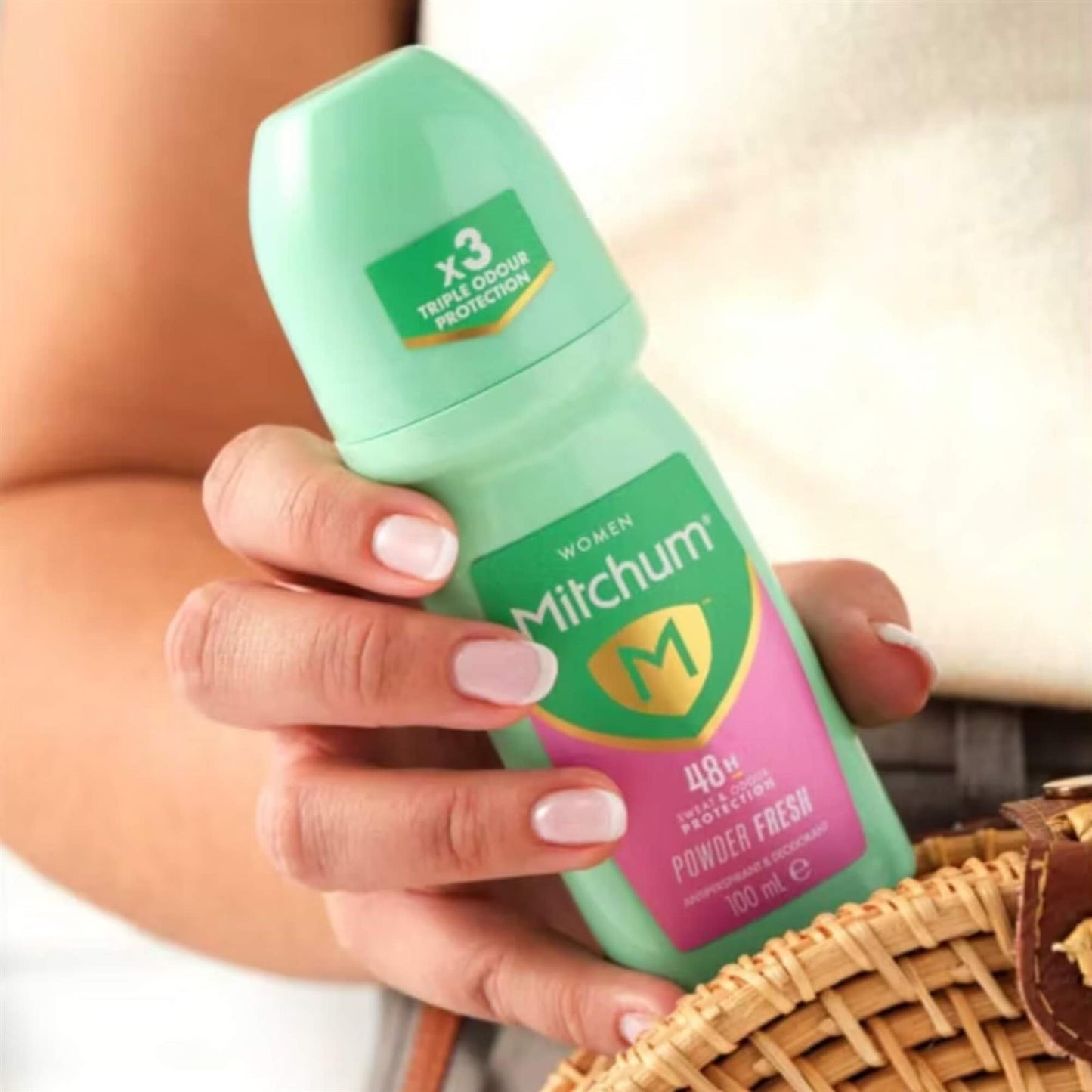 Mitchum Anti Perspirant Roll On for Her - Powder Fresh