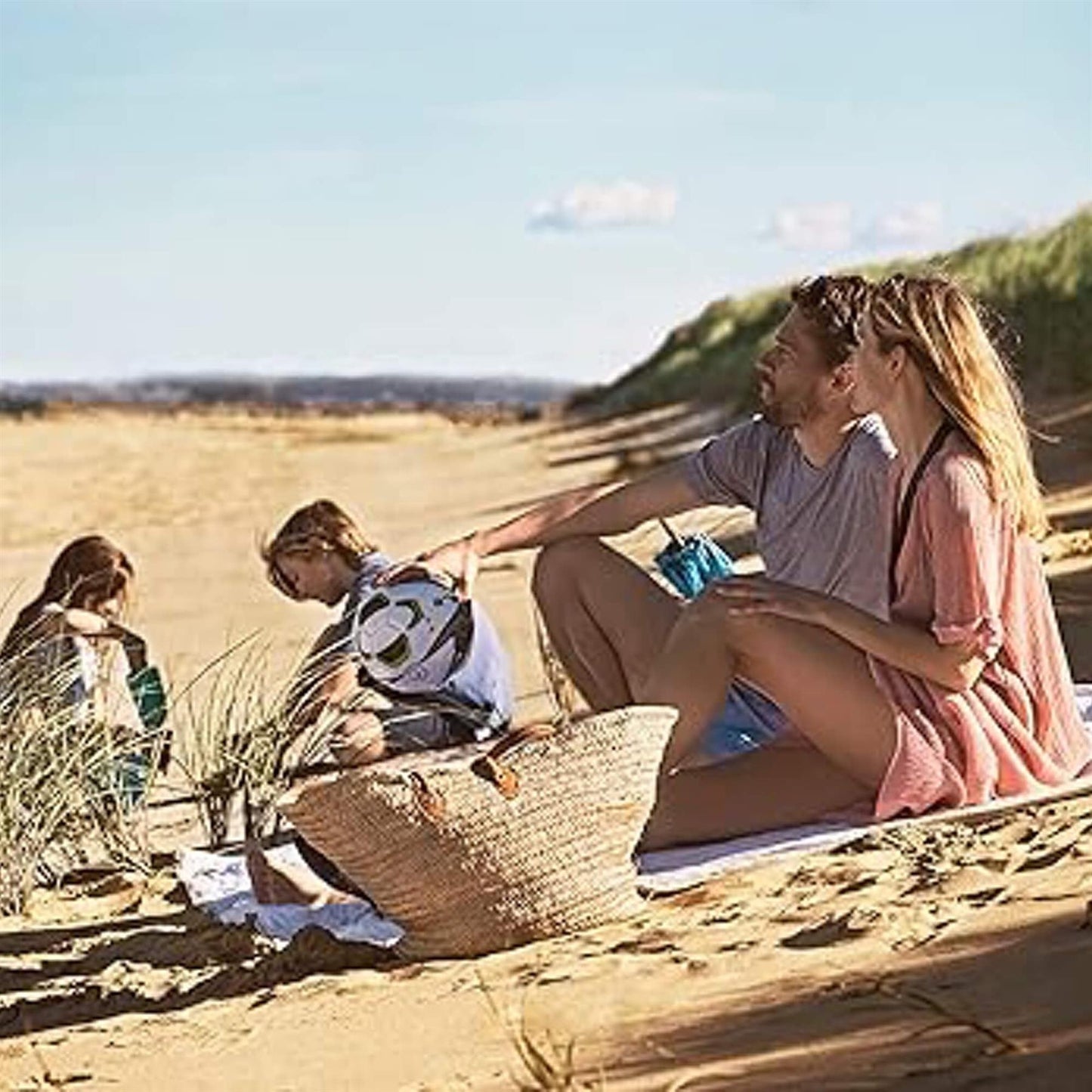 Riemann P20 Sensitive Skin SPF 30 lifestyle image of people outdoors at the beach using long-lasting 10-hour sun protection