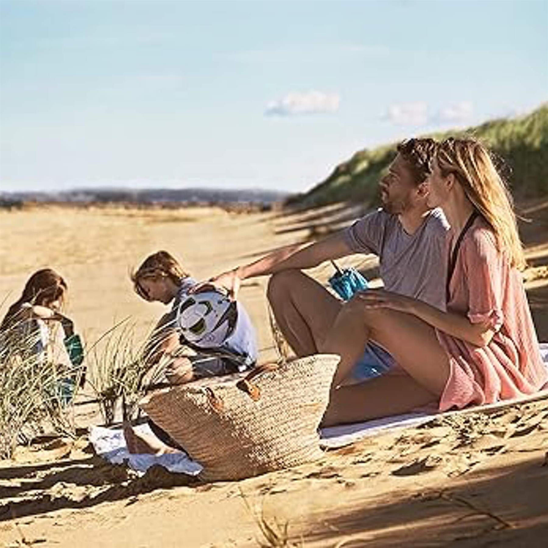 Riemann P20 Sensitive Skin SPF 30 lifestyle image of people outdoors at the beach using long-lasting 10-hour sun protection